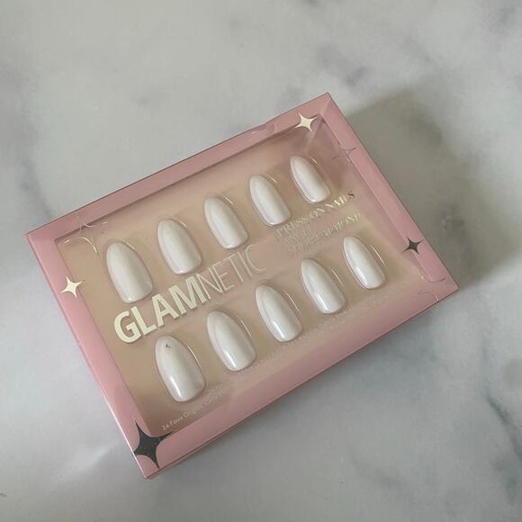 Glamnetic Angel White Short Almond Nails - Picture 2 of 4